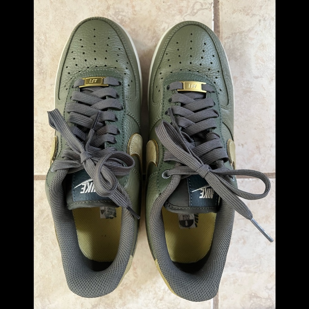 Air Force 1’s. Size 8. Used great condition.